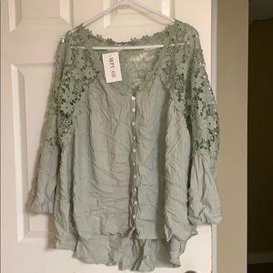 Sage lace bell sleeve button down 3/4 length light